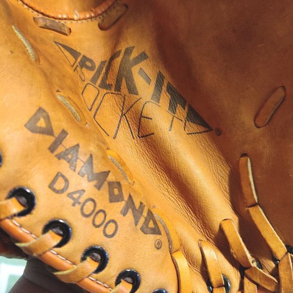 DIAMOND D4000 Professional Model RHT Mitt Baseball Glove Tan Top Grain Cowhide - Picture 4 of 13